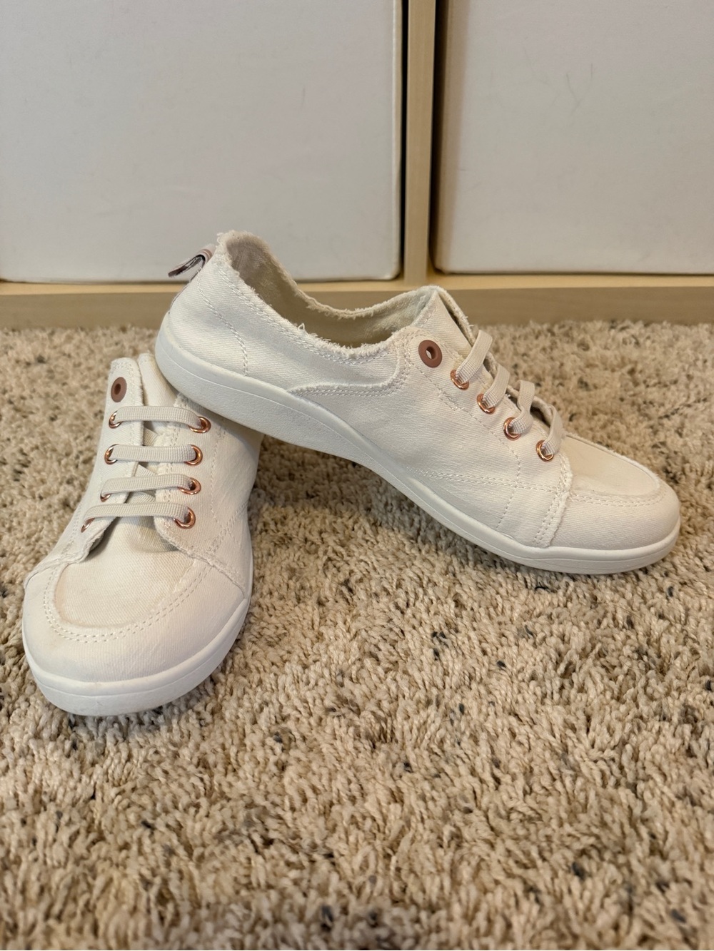 Vionic Pismo Women’s Casual White Canvas Lace-Up Sneakers